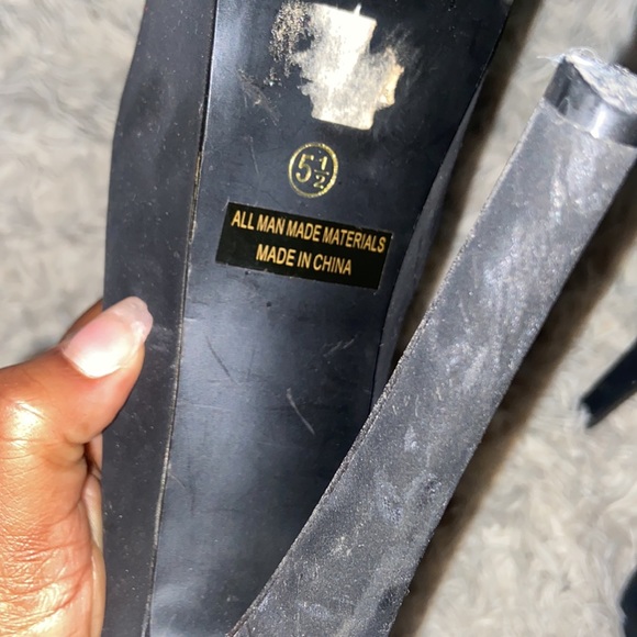 Heels - Picture 3 of 3